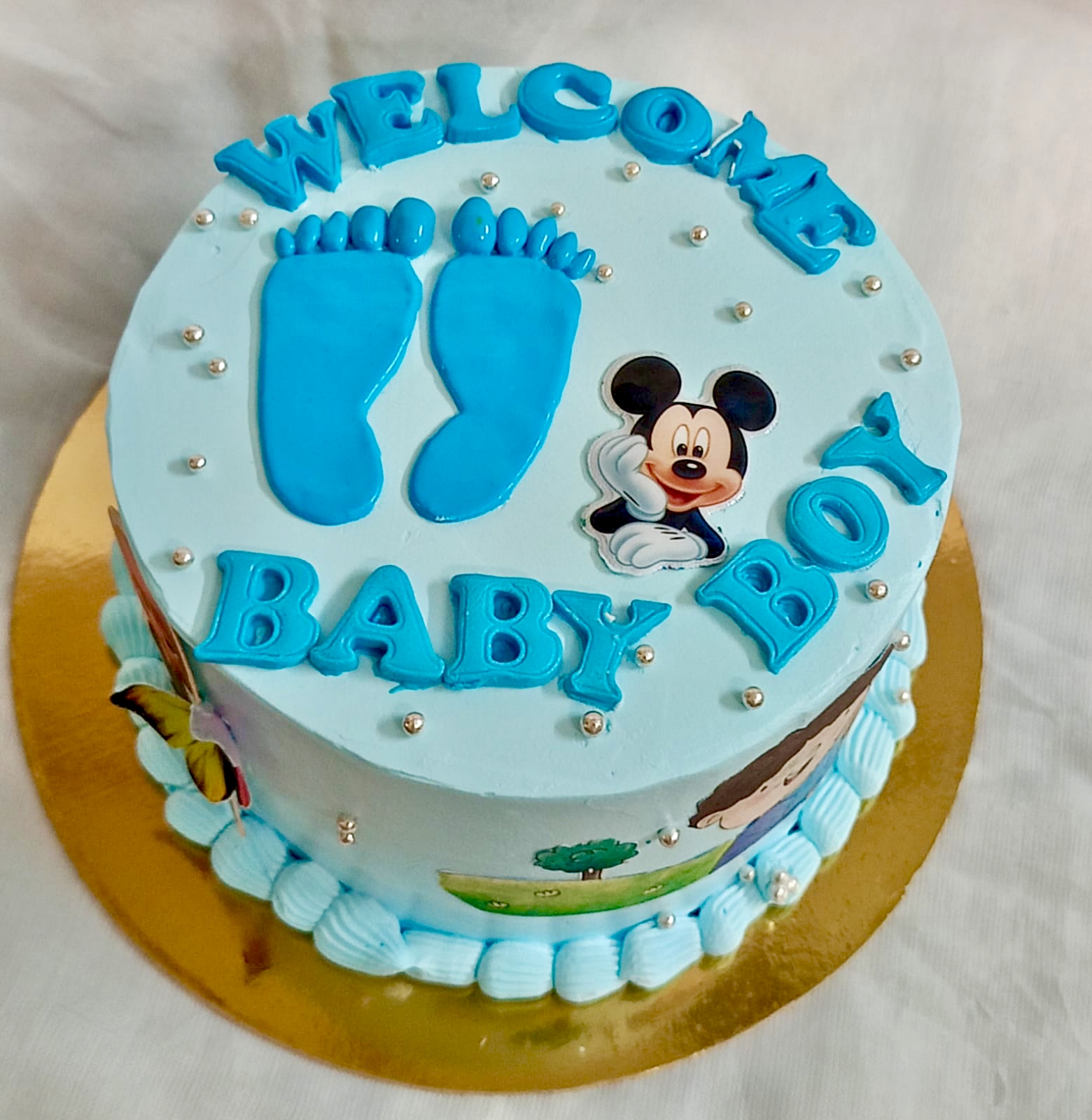 Custom cake with modern artistic decoration